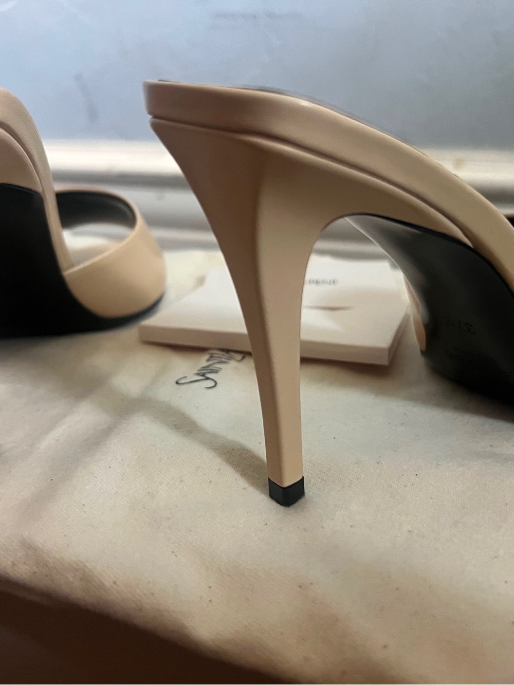 Saint Laurent Cream Leather Open-Toe Stiletto Mule - Picture 12 of 15